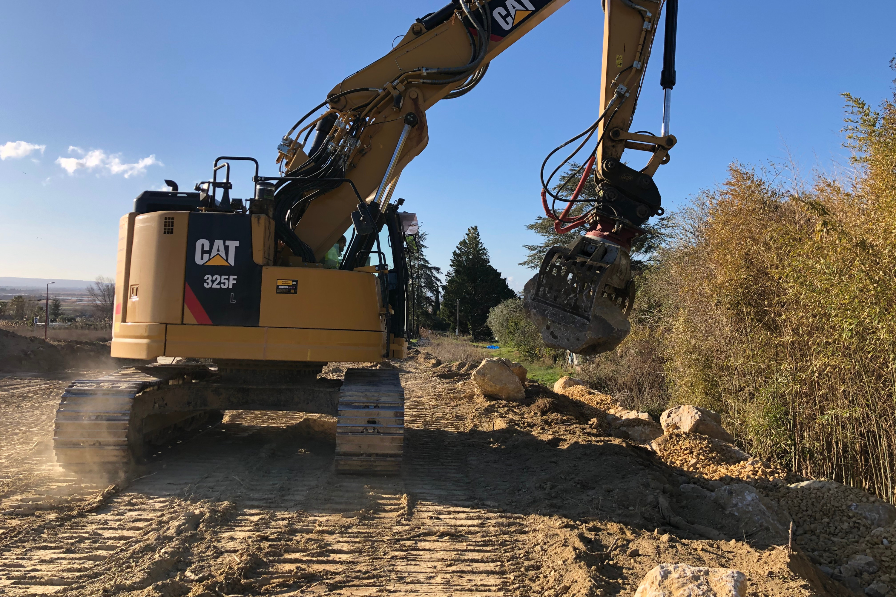 Travaux publics : enrochement à Saint-Chinian